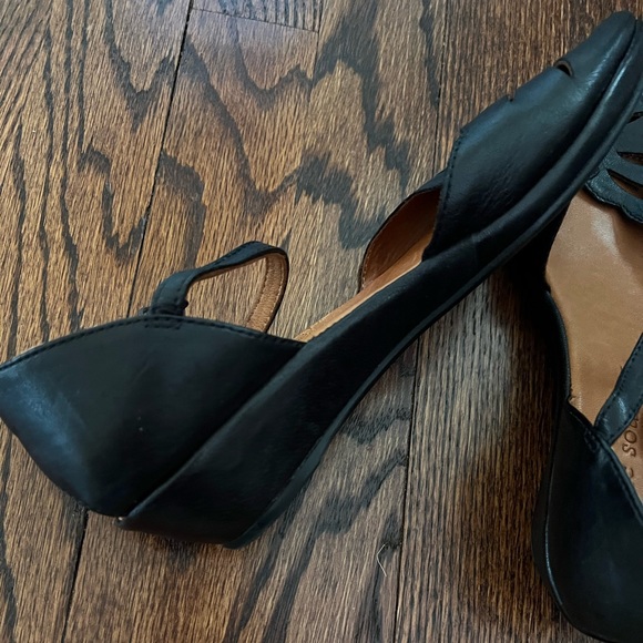 GENTLE SOULS Kenneth Cole, LILY MOON Black Leather Ankle Strap peep toe - Picture 4 of 4